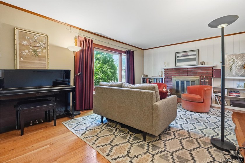 Welcome to 2595 Yorktown St., a fabulous Colonial perfectly - photo 7