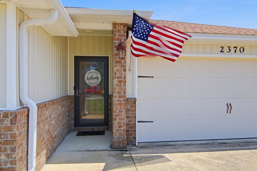 Located in the Duncan Ridge community of Navarre, this 3-bedroom - photo 7