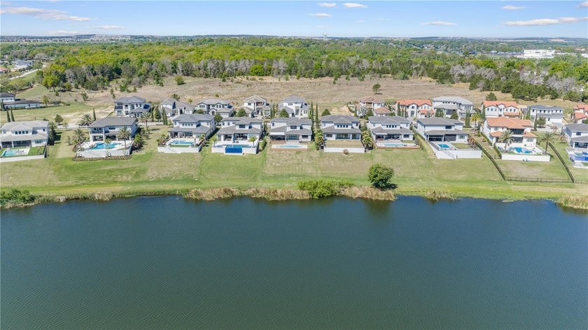 This never-lived-in luxury residence presents an extraordinary - photo 3