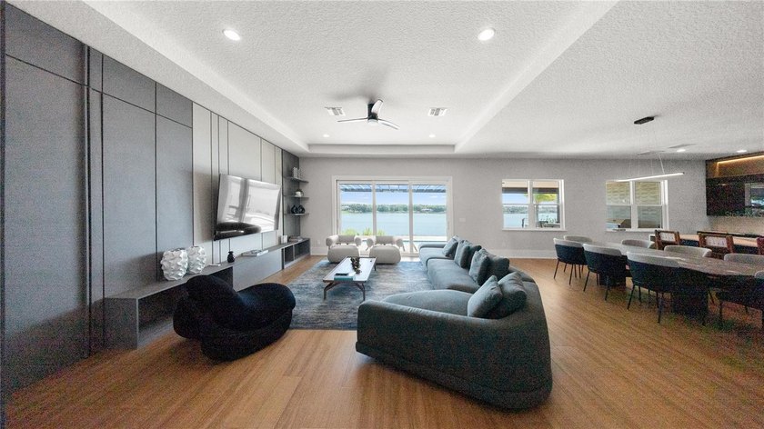 This never-lived-in luxury residence presents an extraordinary - photo 8