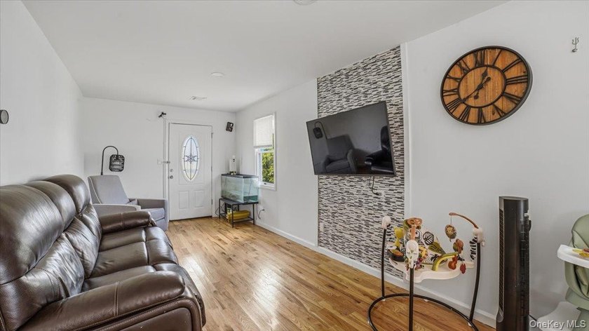 Beautiful Corner Lot Home Located In A Quiet Oceanside - photo 6