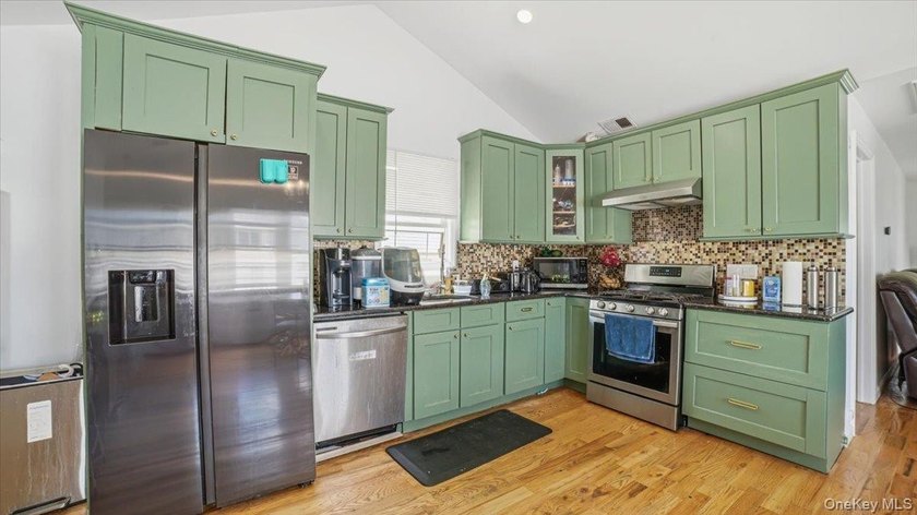 Beautiful Corner Lot Home Located In A Quiet Oceanside - photo 8