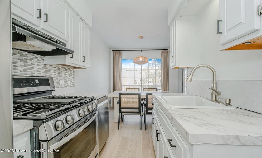 Welcome to 192 Monahan Ave- this recently renovated and spacious - photo 11