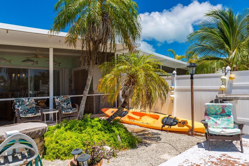 TURNKEY CANAL-FRONT RETREAT IN KEY COLONY BEACH! Welcome to your - photo 16