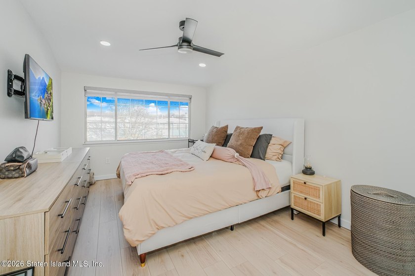 Welcome to 192 Monahan Ave- this recently renovated and spacious - photo 18