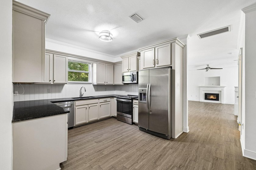 You'll love this great home in Mack Bayou Estates w/ lots of - photo 5