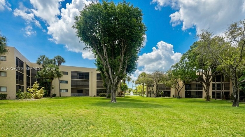 Beautiful 2-bedroom, 2-bath condo located in the desirable gated - photo 2