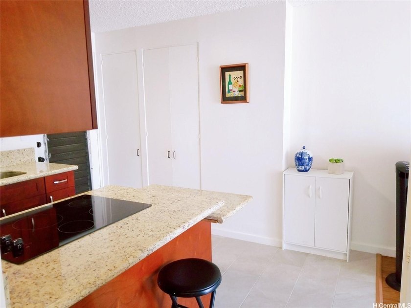 Village Maluhia - a one bedroom Makiki condo conveniently close - photo 4