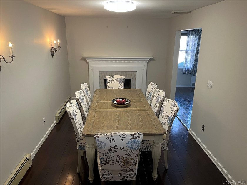 Beautifully updated expanded Cape situated on a quiet dead end - photo 13