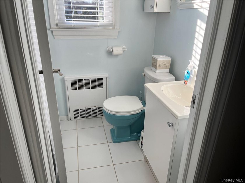 Beautifully updated expanded Cape situated on a quiet dead end - photo 33
