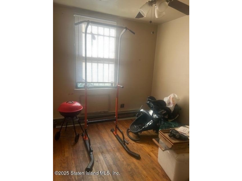 ALL HARDWOOD FLOORS TWO BEDROOMS, MASTER WITH SLIDING DOORS TO - photo 3