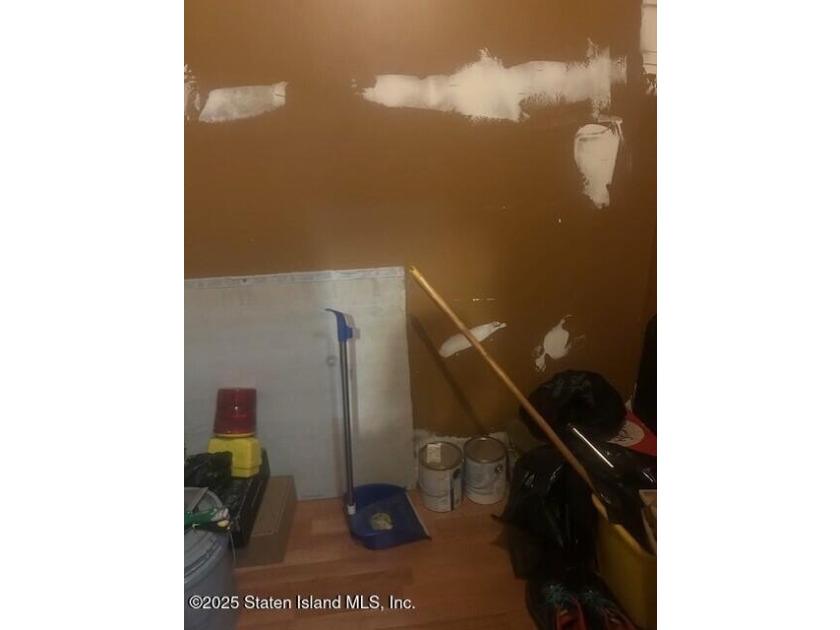 ALL HARDWOOD FLOORS TWO BEDROOMS, MASTER WITH SLIDING DOORS TO - photo 6