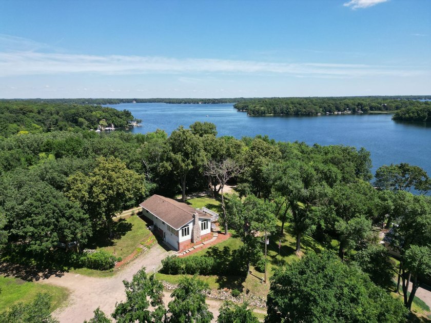 Enjoy lakeside living on the beautiful shores of Lake Sylvia - photo 2