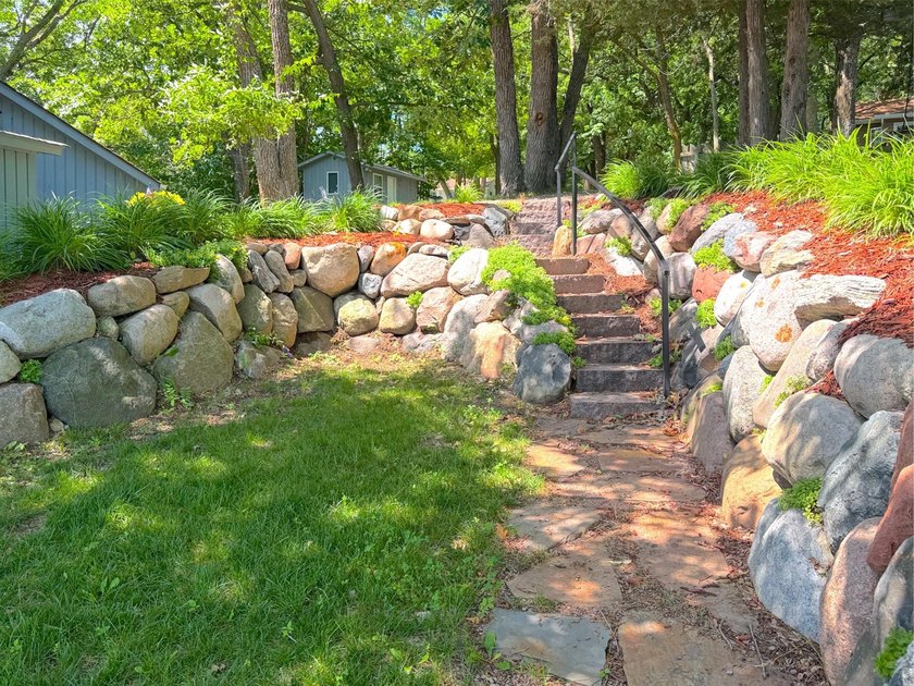 Enjoy lakeside living on the beautiful shores of Lake Sylvia - photo 3