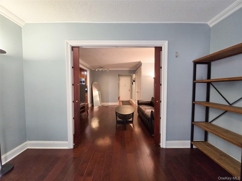 1bed, 1beth , can be Jr 4 ! use like 2 bed rooms or separate - photo 4