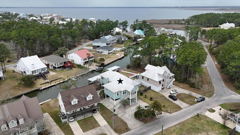 Welcome to this meticulously reimagined waterfront retreat in - photo 40