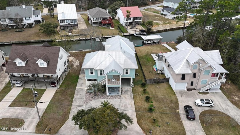 Welcome to this meticulously reimagined waterfront retreat in - photo 42