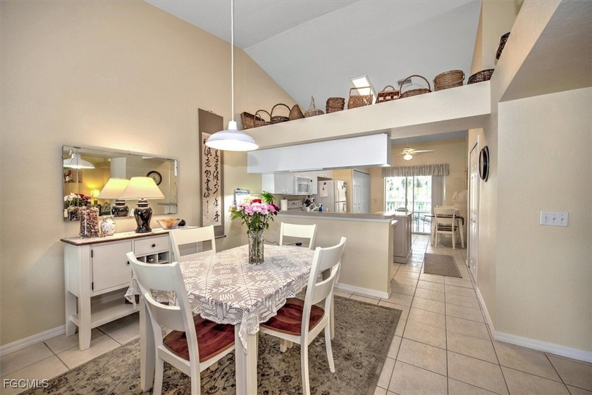 Light and bright unit with 2 bed + Den + 2 bath + Carport - photo 3