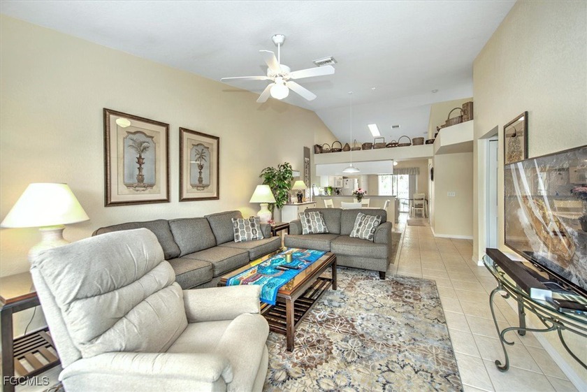 Light and bright unit with 2 bed + Den + 2 bath + Carport - photo 6
