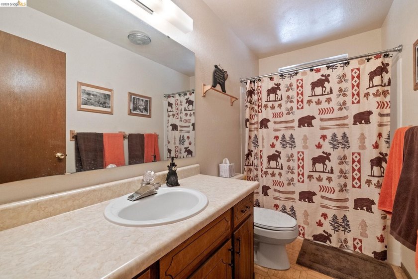 This cozy cabin comes fully furnished and move-in ready! This - photo 12