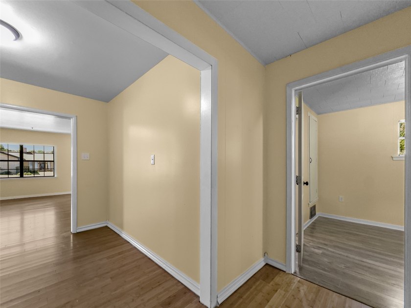 Welcome to this charming Vernon residence offering comfort - photo 7