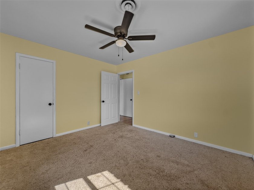 Welcome to this charming Vernon residence offering comfort - photo 8