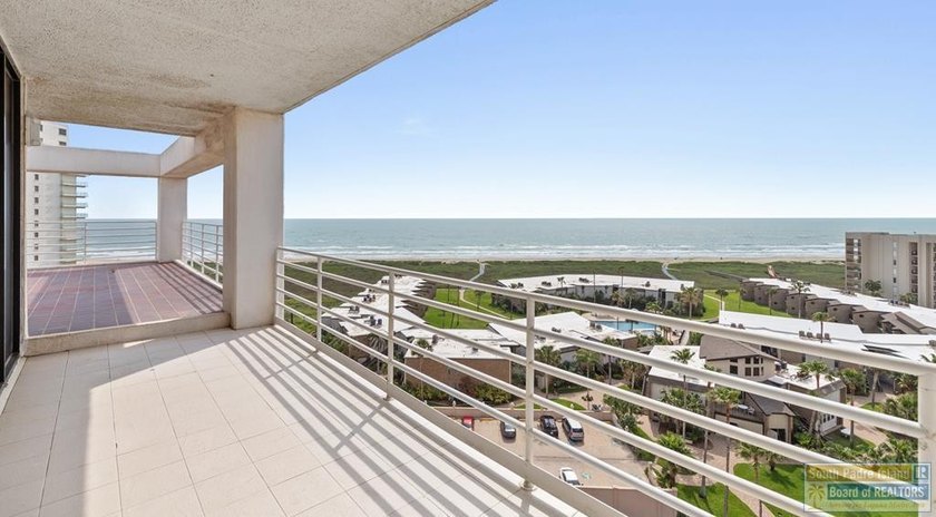 Beautifully updated townhome-style condo with stunning views of - photo 2