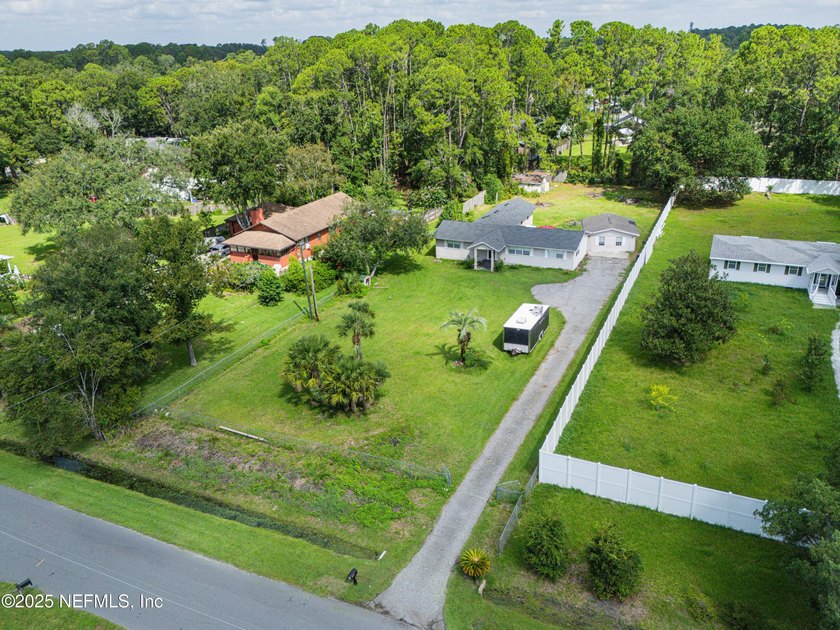Spacious and inviting, this 4-bedroom, 3-bathroom home offers 2 - photo 3
