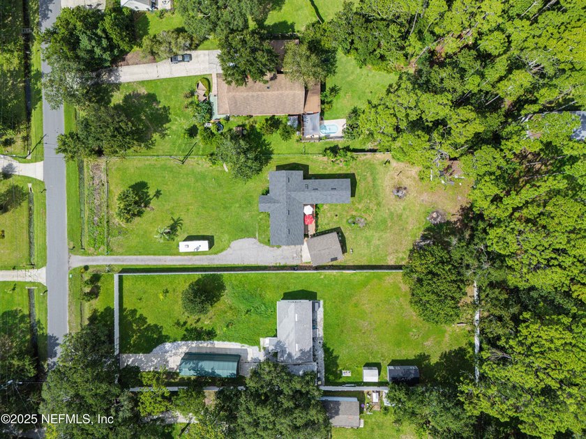Spacious and inviting, this 4-bedroom, 3-bathroom home offers 2 - photo 8