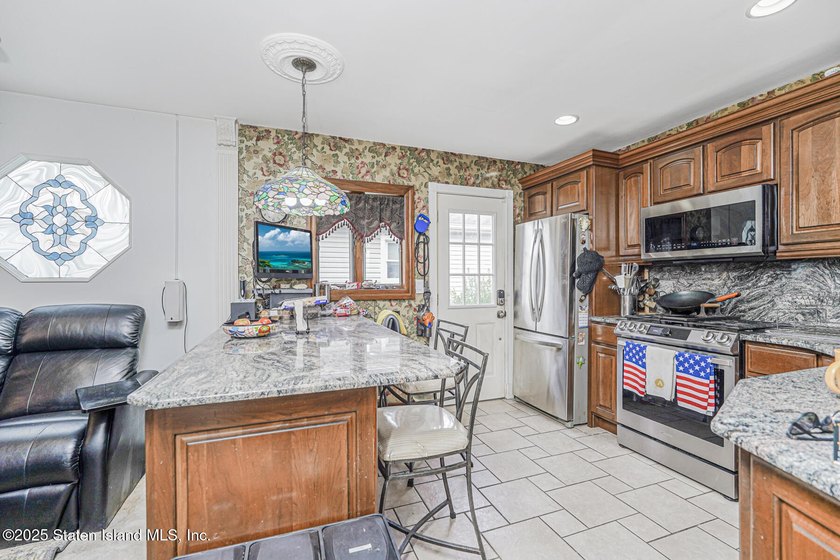 First time on the market! This detached 3-bedroom, 2-bath ranch - photo 8