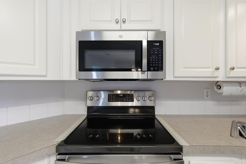 PRICED TO SELL!! MOTIVATED SELLER!! 2 bedroom, 2 bath home - photo 13