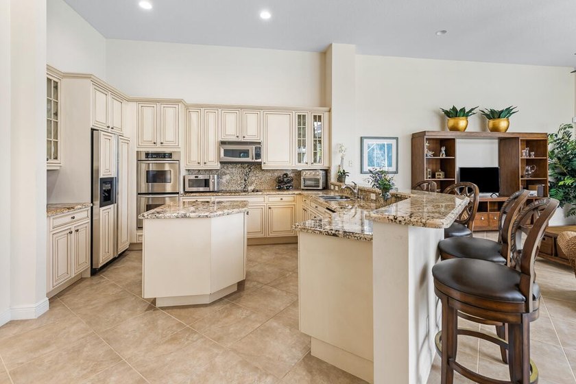 Discover luxury living in Palm Cove Golf &amp; Yacht Club in this - photo 17