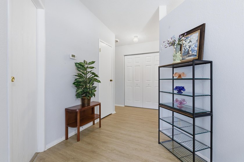 PRICED TO SELL!! MOTIVATED SELLER!! 2 bedroom, 2 bath home - photo 23