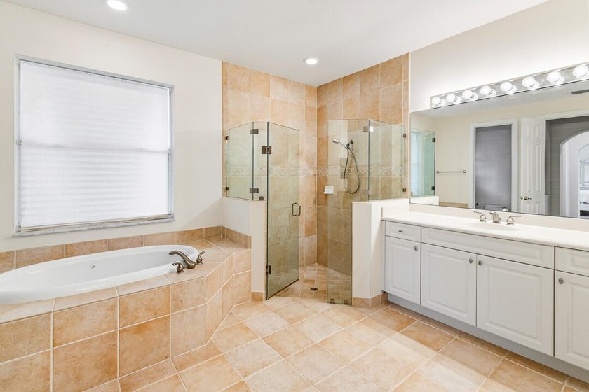 Discover luxury living in Palm Cove Golf &amp; Yacht Club in this - photo 26