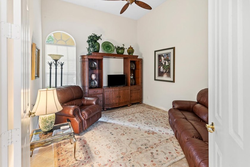 Discover luxury living in Palm Cove Golf &amp; Yacht Club in this - photo 32