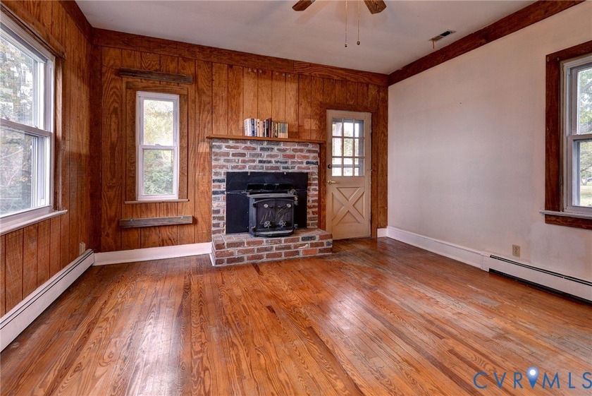 This period Tidewater Farmhouse, which has seen numerous - photo 34