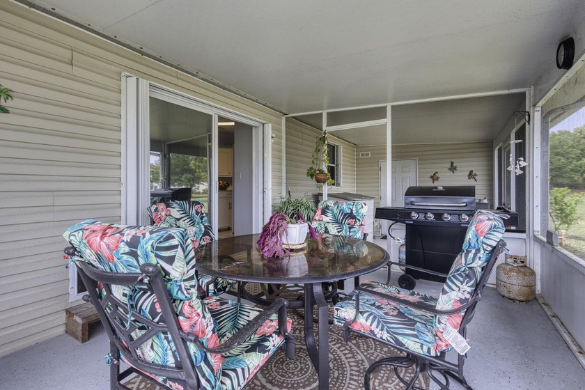 PRICED TO SELL!! MOTIVATED SELLER!! 2 bedroom, 2 bath home - photo 35
