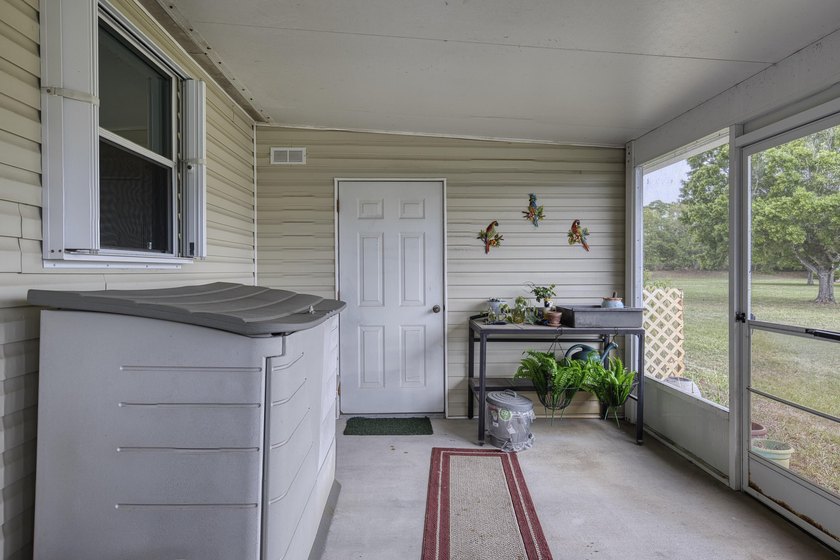 PRICED TO SELL!! MOTIVATED SELLER!! 2 bedroom, 2 bath home - photo 36