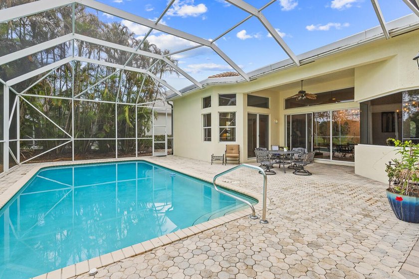 Discover luxury living in Palm Cove Golf &amp; Yacht Club in this - photo 37