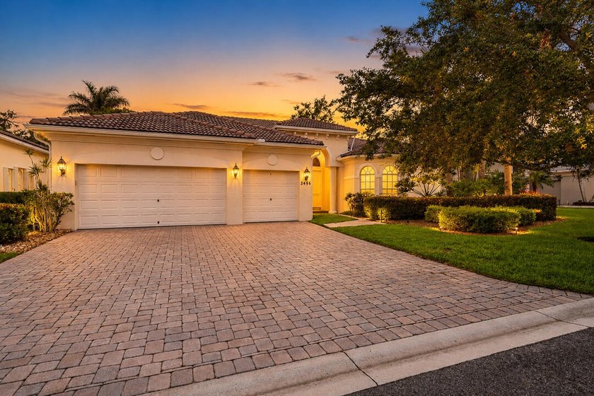 Discover luxury living in Palm Cove Golf &amp; Yacht Club in this - photo 40
