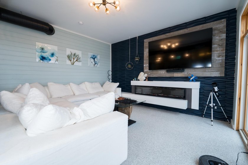 Stunning lake view luxury estate with dual living potential! - photo 40