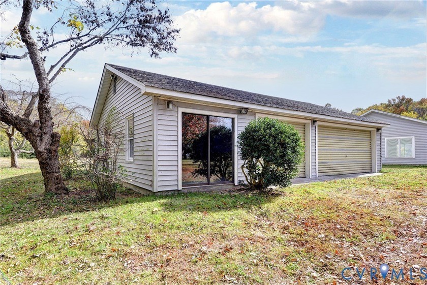 This period Tidewater Farmhouse, which has seen numerous - photo 43