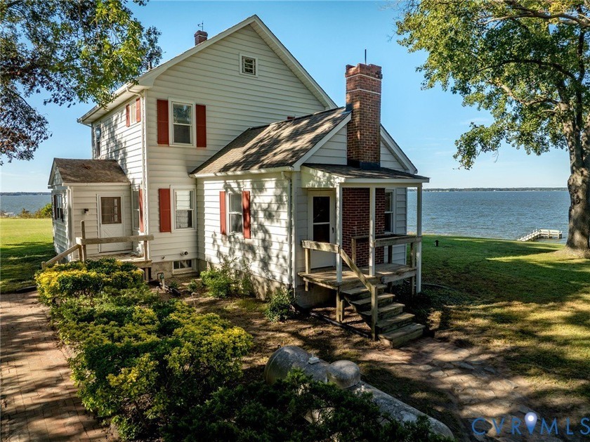 This period Tidewater Farmhouse, which has seen numerous - photo 44