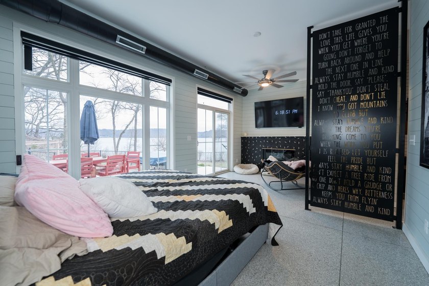 Stunning lake view luxury estate with dual living potential! - photo 44