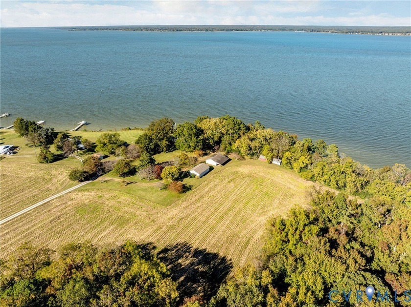 This period Tidewater Farmhouse, which has seen numerous - photo 46