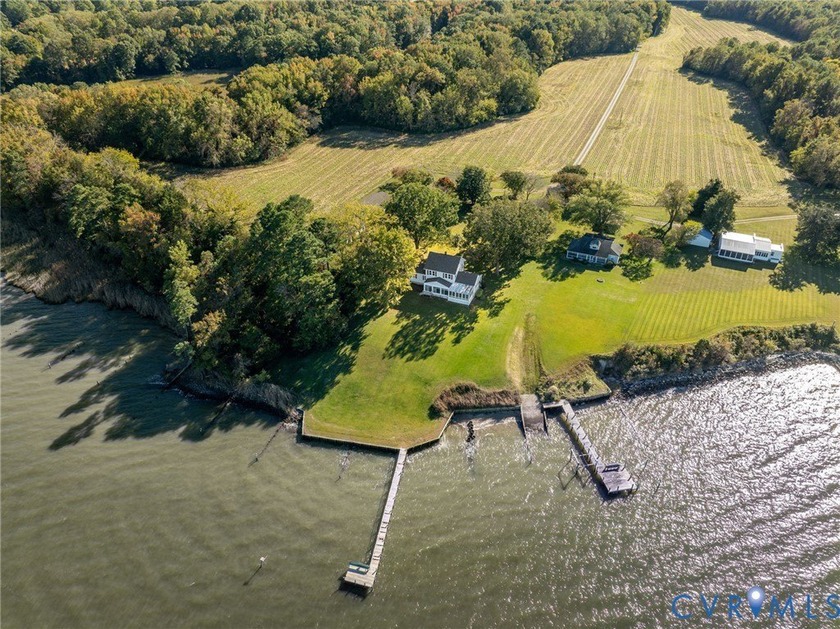 This period Tidewater Farmhouse, which has seen numerous - photo 47