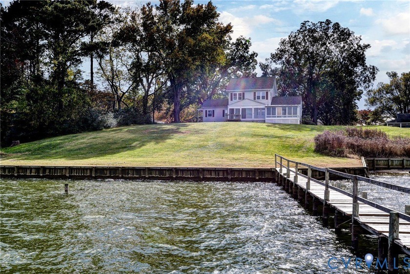 This period Tidewater Farmhouse, which has seen numerous - photo 48