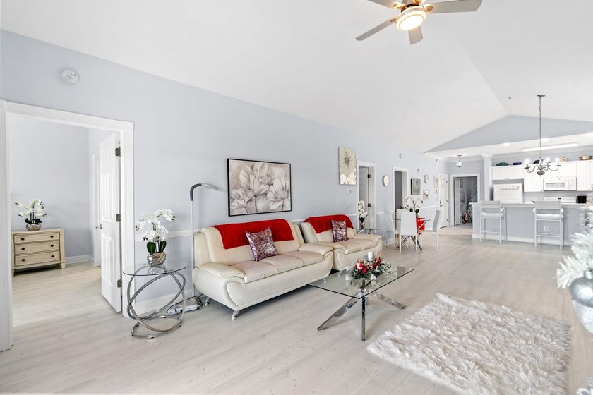 Charming 3-bedroom 2 bath townhouse heated sq ft 1370 sq ft - photo 5