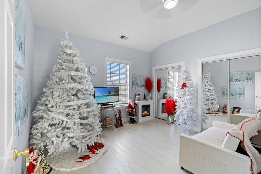 Charming 3-bedroom 2 bath townhouse heated sq ft 1370 sq ft - photo 7