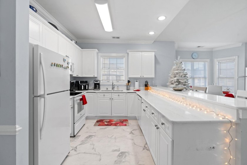 Charming 3-bedroom 2 bath townhouse heated sq ft 1370 sq ft - photo 9